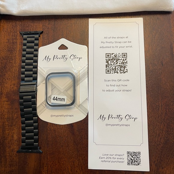 Stainless steel Apple Watch band with watch cover - Picture 3 of 5